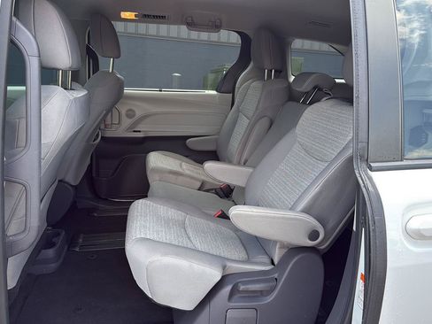 Used 2021 Toyota Sienna LE FWD image 10