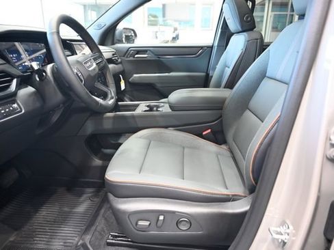 New 2026 GMC Acadia AT4 w/ Luxury Package AWD/4WD image 9