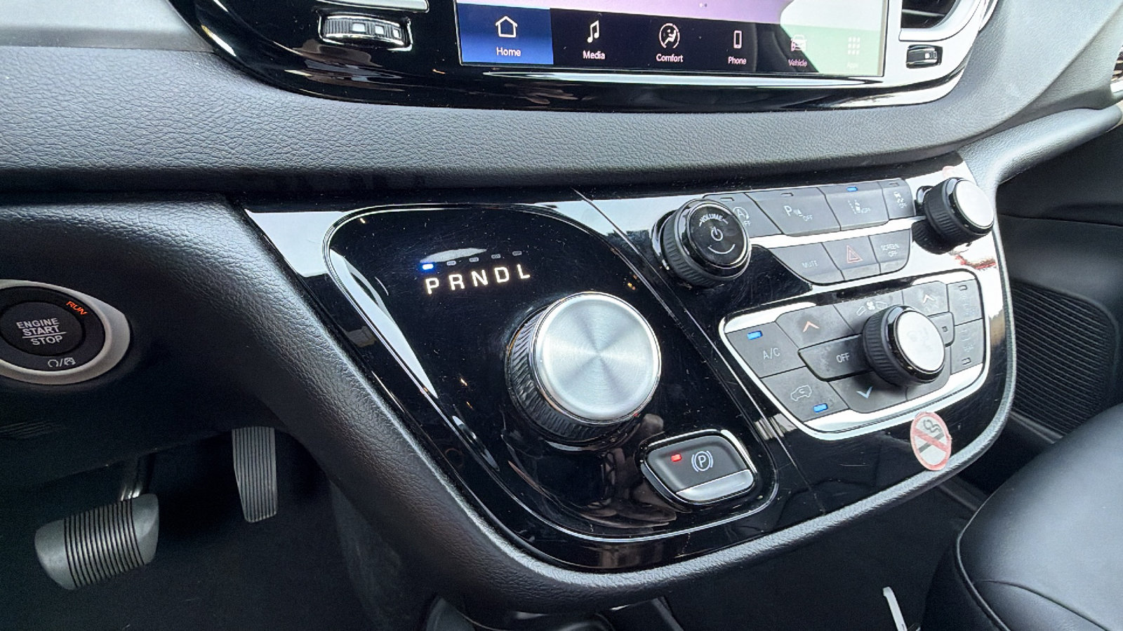 Used 2025 Chrysler Pacifica Select FWD image 30