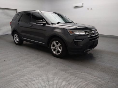 Used 2018 Ford Explorer XLT image 13