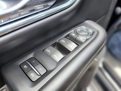 Used 2021 Chevrolet Tahoe Premier w/ Premium Package image 16