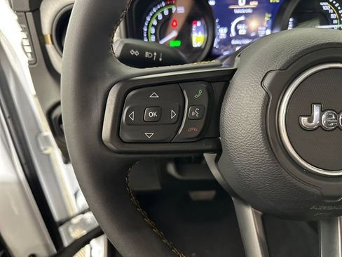 Used 2024 Jeep Wrangler Unlimited AWD/4WD image 15