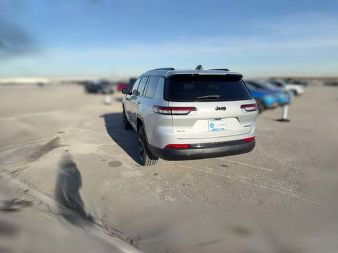 New 2025 Jeep Grand Cherokee L Limited image 9