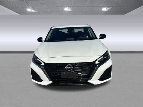 Used 2025 Nissan Altima 2.5 SV image 8