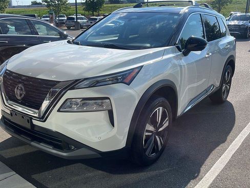 Used 2021 Nissan Rogue SL w/ Premium Package FWD image 3