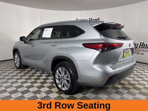 Used 2023 Toyota Highlander Limited image 7