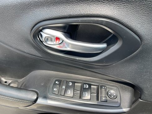 Used 2019 Jeep Cherokee Latitude Plus FWD image 13