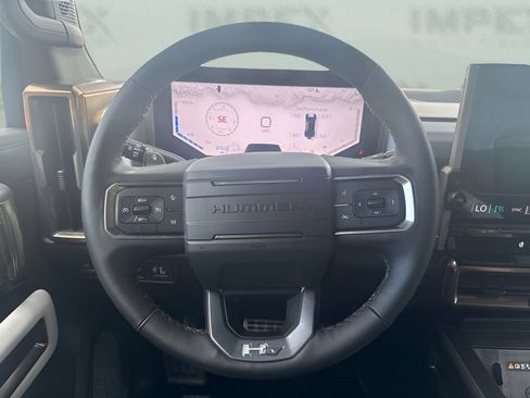 Used 2025 GMC Hummer EV 2X w/ LPO, Sport Package AWD/4WD image 17