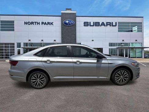 Used 2020 Volkswagen Jetta R-Line FWD image 2