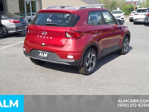 Used 2025 Hyundai Venue SEL image 6