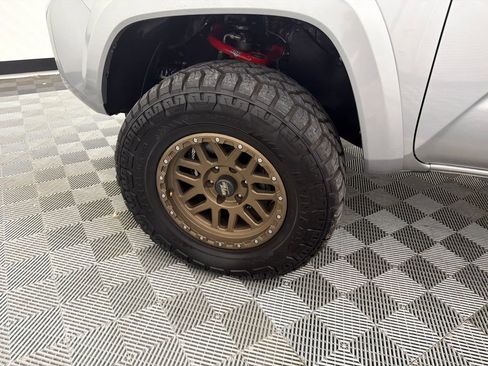 Used 2021 Toyota Tacoma SR5 RWD image 12