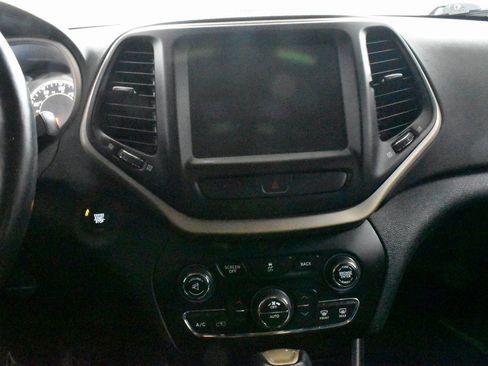 Used 2017 Jeep Cherokee Limited image 21