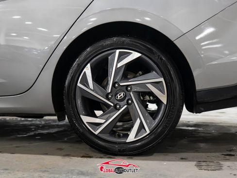 Used 2025 Hyundai Elantra SEL image 10