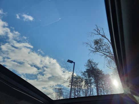 Certified 2024 Land Rover Discovery Dynamic SE image 28