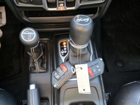 Used 2018 Jeep Wrangler Unlimited Sahara image 22