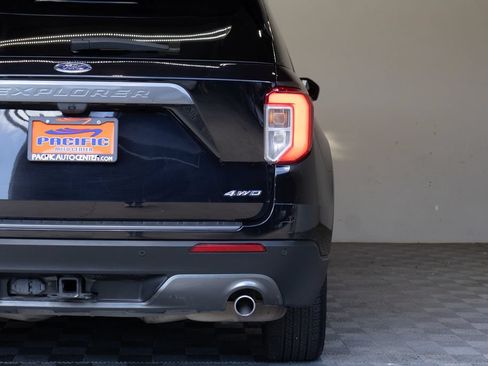 Used 2024 Ford Explorer XLT w/ Equipment Group 202A AWD/4WD image 13