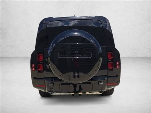 Used 2025 Land Rover Defender 130 X-Dynamic SE AWD/4WD image 6