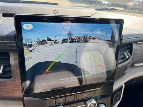 Used 2024 Ford Expedition Limited image 24