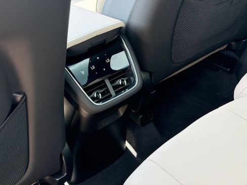 Certified 2025 Volvo EX90 Plus AWD/4WD image 25
