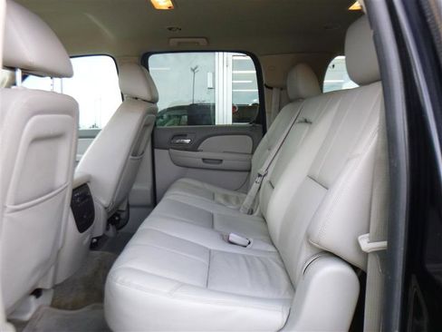 Used 2012 Chevrolet Suburban LT image 6