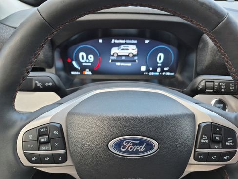 Used 2025 Ford Explorer Active w/ Active Comfort Package image 28