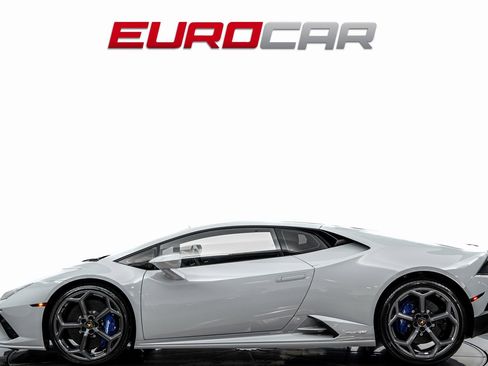 Used 2023 Lamborghini Huracan EVO image 2