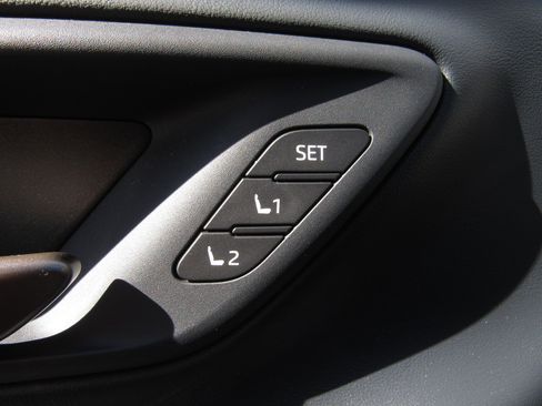 Used 2025 Toyota Crown Signia image 24