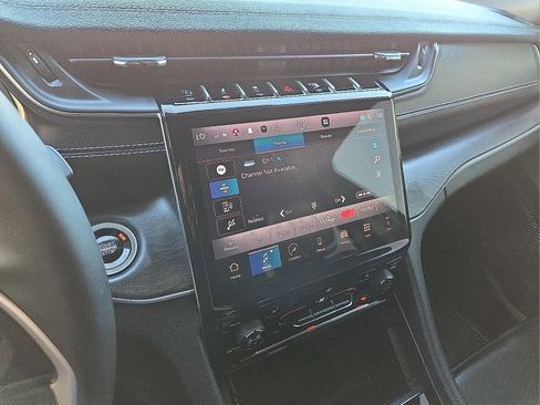 Used 2024 Jeep Grand Cherokee L Limited w/ Black Appearance Package image 17