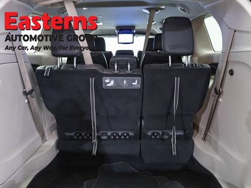 Used 2021 Chrysler Pacifica Touring-L FWD image 9