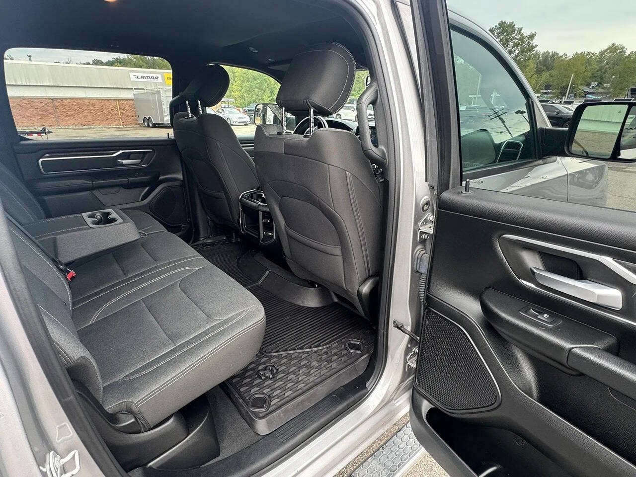 Used 2019 RAM 1500 4x4 Crew Cab image 13