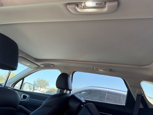 Used 2023 Kia Sorento SX image 11