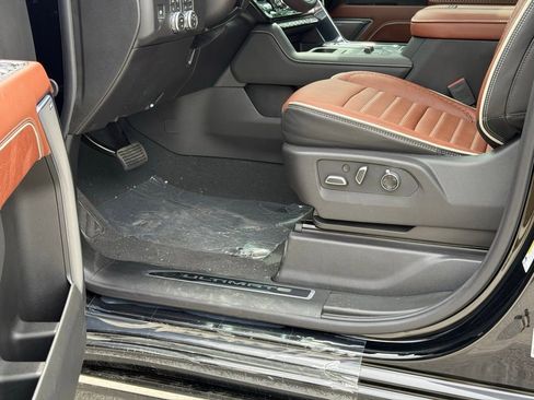 New 2026 GMC Sierra 3500 Denali Ultimate AWD/4WD image 17