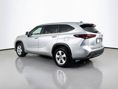 Certified 2024 Toyota Highlander LE AWD/4WD image 5