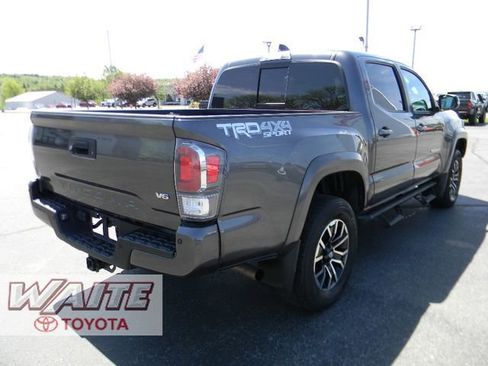 Used 2022 Toyota Tacoma TRD Sport w/ Technology Package AWD/4WD image 2