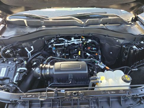 Used 2023 Ford Explorer XLT AWD/4WD image 30