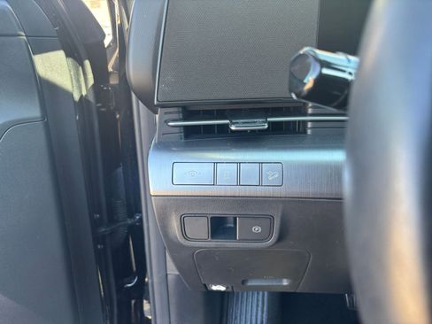 Used 2025 Hyundai Kona SEL image 32