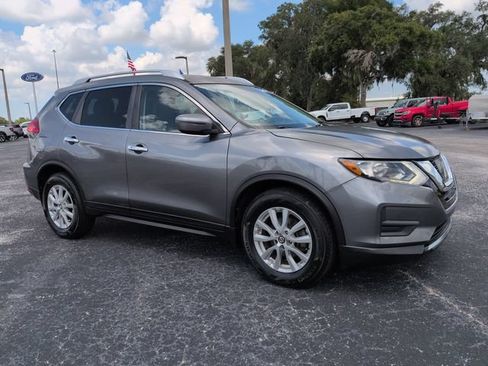 Used 2017 Nissan Rogue SV FWD image 2
