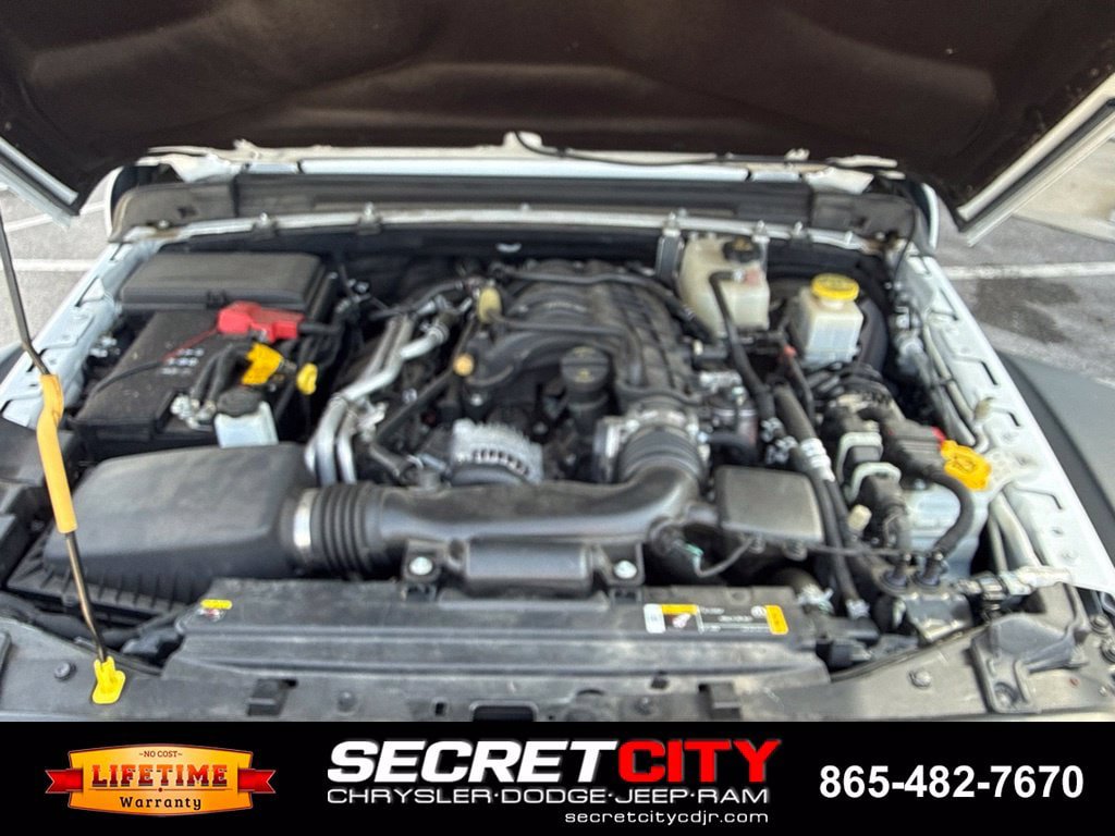Used 2023 Jeep Gladiator Mojave w/ Cold Weather Group AWD/4WD image 40