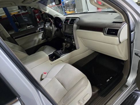 Used 2017 Lexus GX 460 Premium AWD/4WD image 25