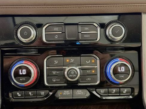 Certified 2021 GMC Yukon XL Denali w/ Denali Ultimate Package AWD/4WD image 15