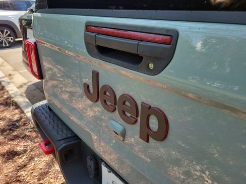 Used 2023 Jeep Gladiator Rubicon w/ Trailer Tow Package AWD/4WD image 21