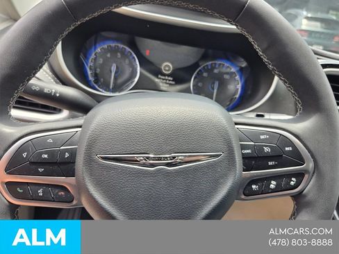 Used 2022 Chrysler Pacifica Touring-L FWD image 23