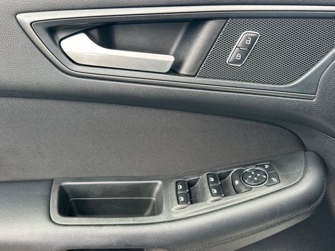 Used 2019 Ford Edge SE w/ Cargo Accessory Package FWD image 12