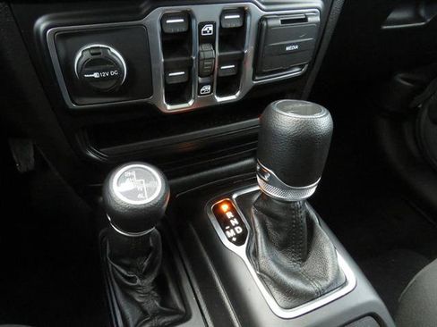 Used 2021 Jeep Gladiator Willys image 20