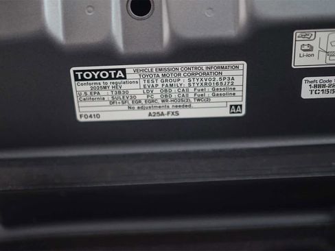 Used 2025 Toyota Camry SE image 29