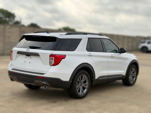 Used 2021 Ford Explorer XLT w/ Equipment Group 202A RWD image 8