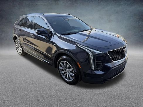 Used 2022 Cadillac XT4 Sport w/ Enhanced Visibility Package FWD image 3
