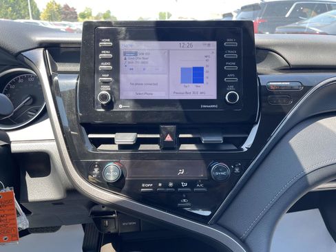 Used 2022 Toyota Camry LE FWD image 9