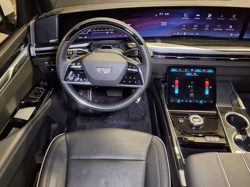 Certified 2025 Cadillac Escalade Sport AWD/4WD image 15
