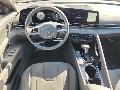 Used 2023 Hyundai Elantra SEL w/ Convenience Package FWD image 11